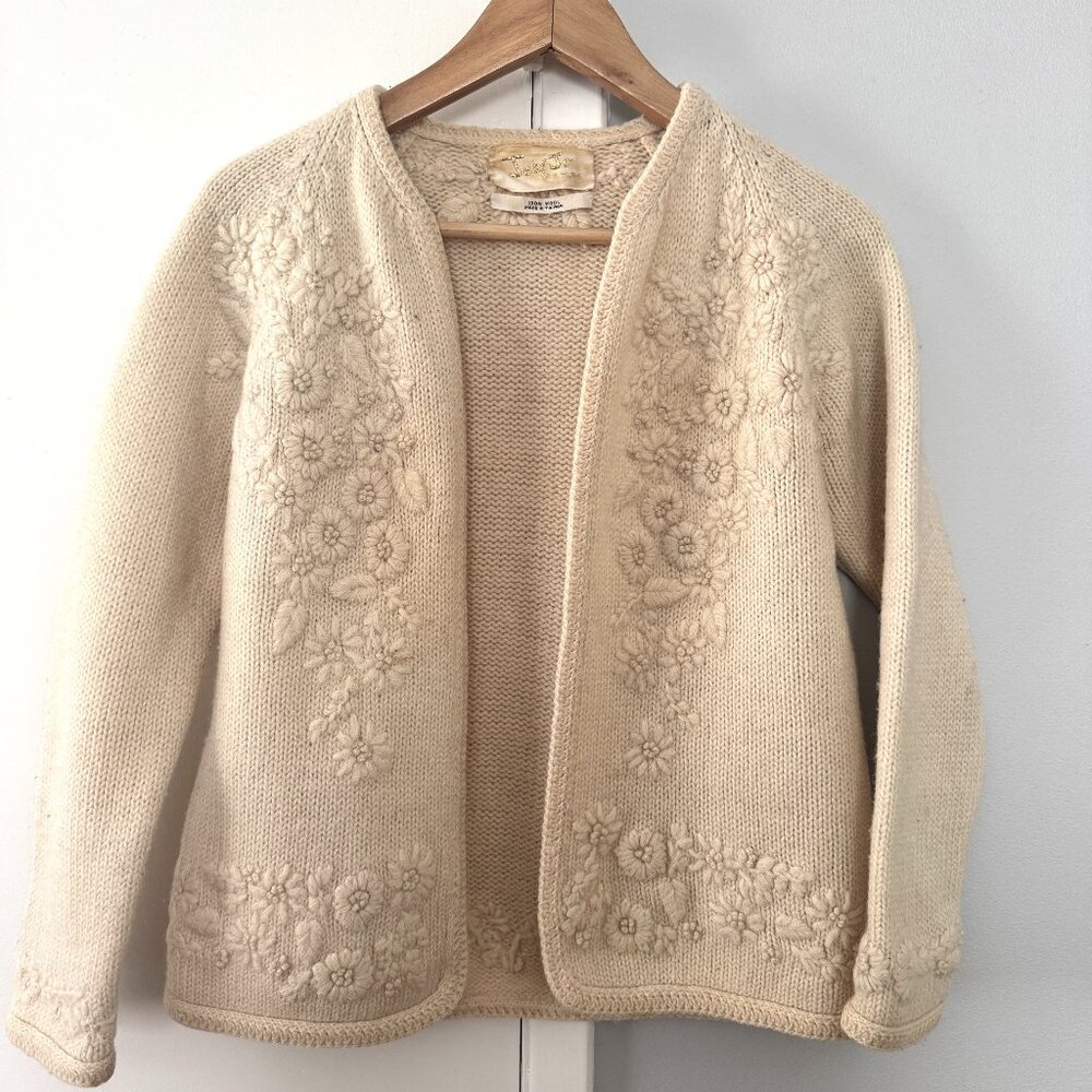 Elegant Vintage Cream Floral Knit Sweater